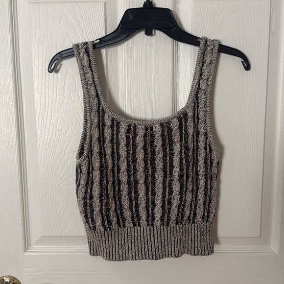 NWOT Forever 21 Black and Gray Ribbed Crop Tank Top size medium - Picture 3 of 3